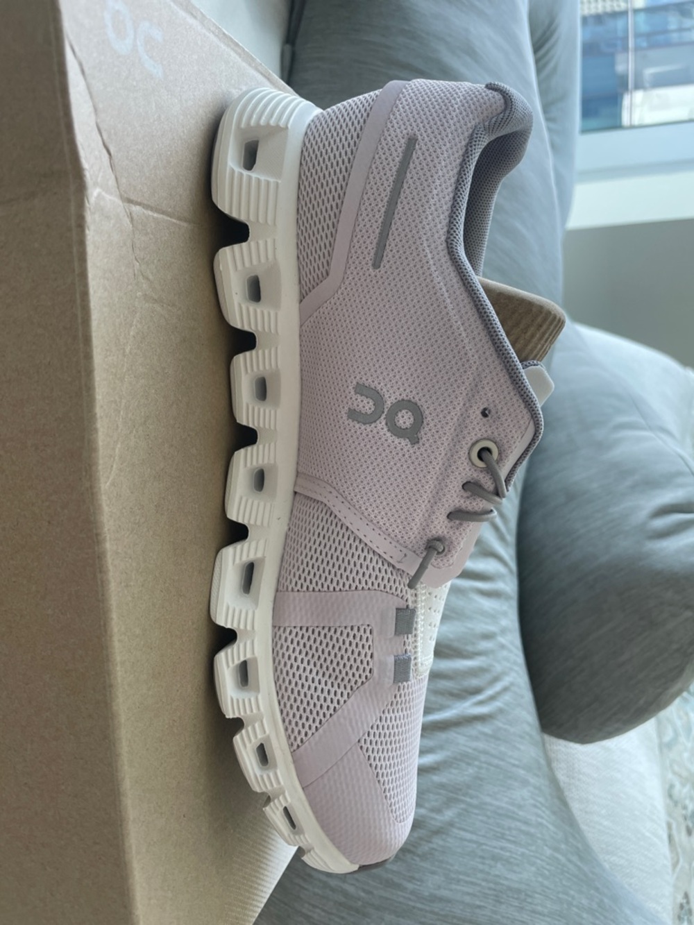 On Women’s Cloud 5 sneakers